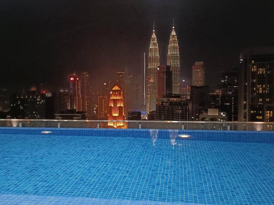 Col 93B Balcony Klcc View & Infinity Pool Studio Kuala Lumpur Ngoại thất bức ảnh